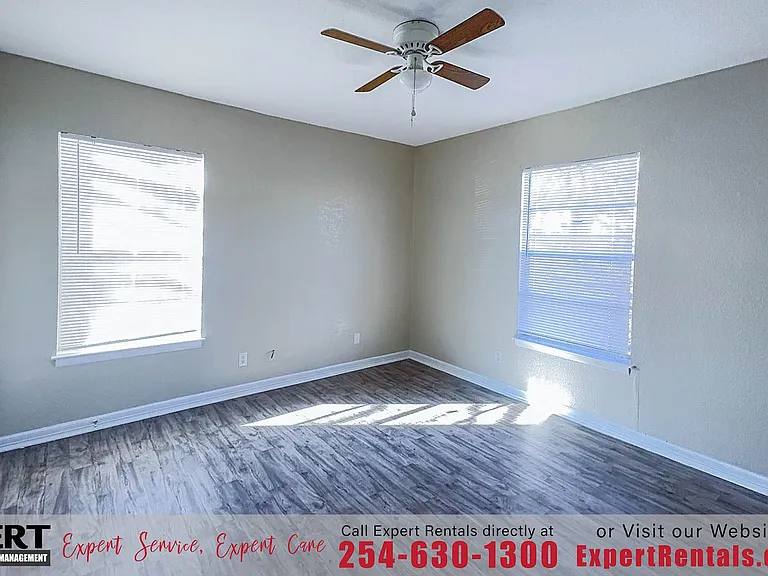 907 Wells St — Photo 14
