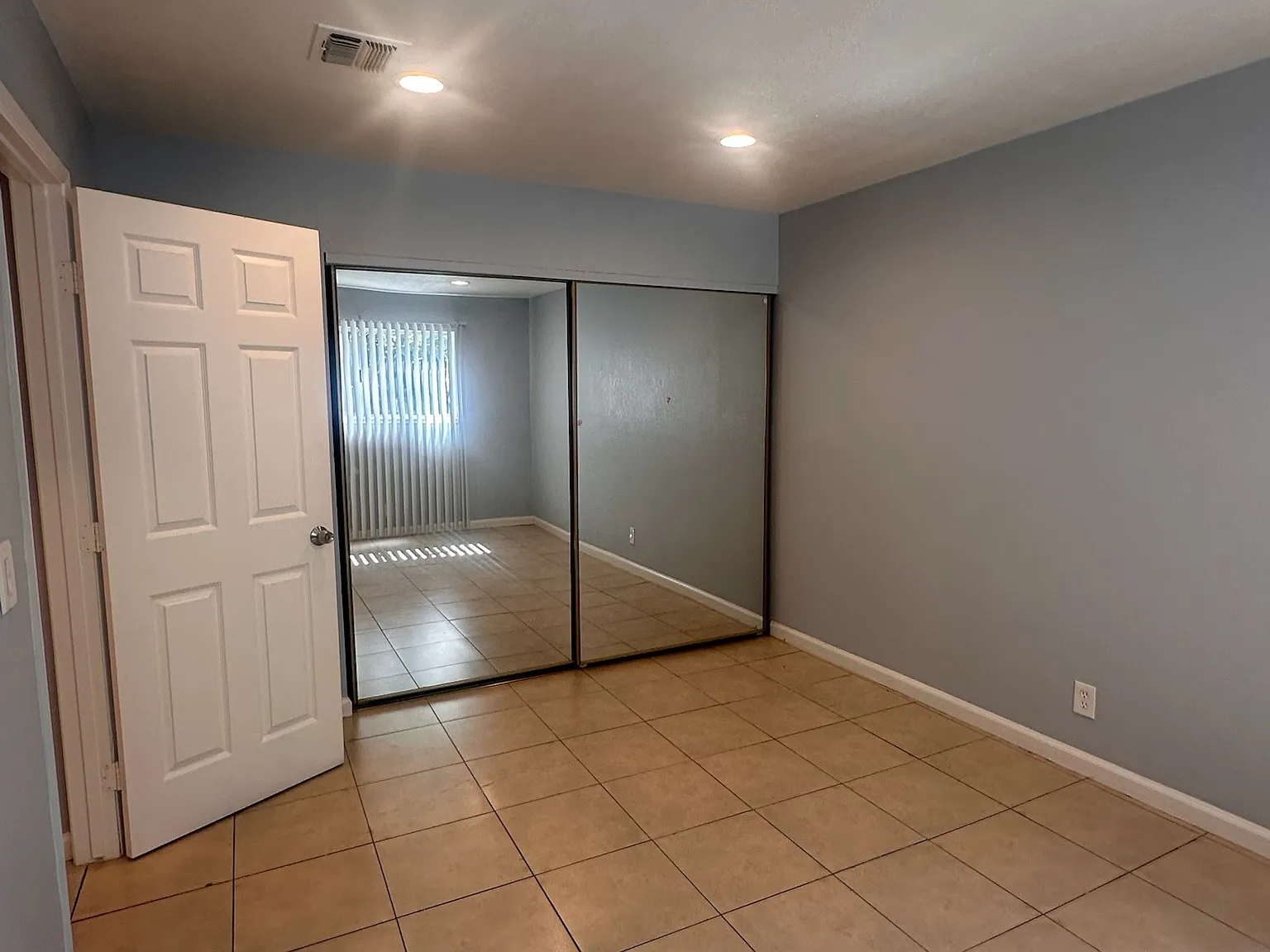 2 bed, 950 sqft, $2,150 — Photo 3