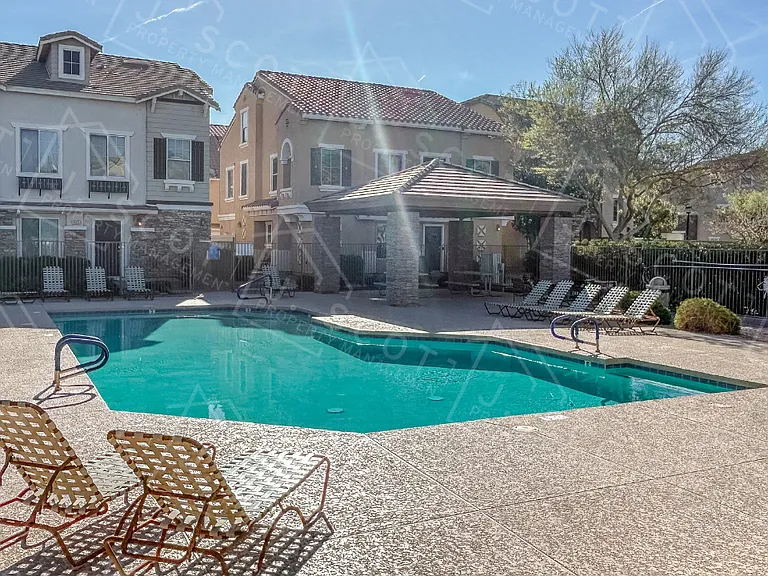 746 N Laguna Dr — Photo 17