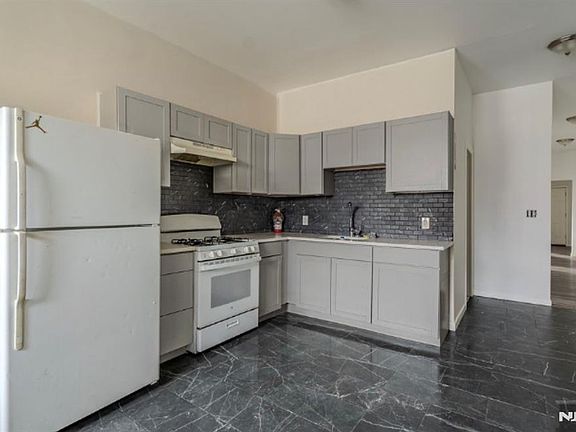 2nd image of 324 14th Ave