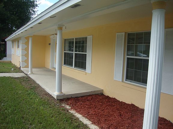 4th image of 8415 Village Green Dr.