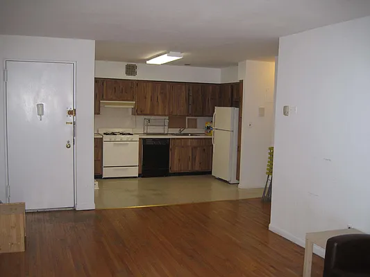 Rented by 18 REALTY | media 33