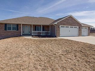 16764 Hunters Ridge Rd, Fulton, IL 61252