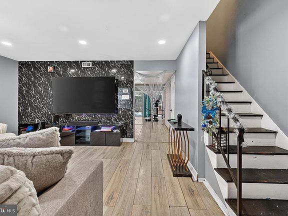 4th image of 12 Ridgewood Pl