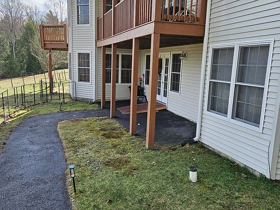 2nd image of 287 Hoit Rd #B