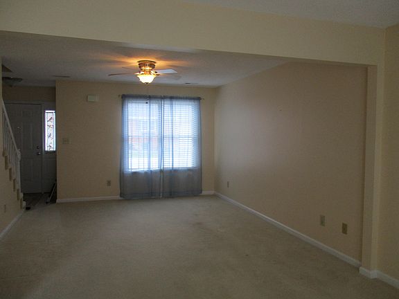 3rd image of 1725 W Laveview Dr #62