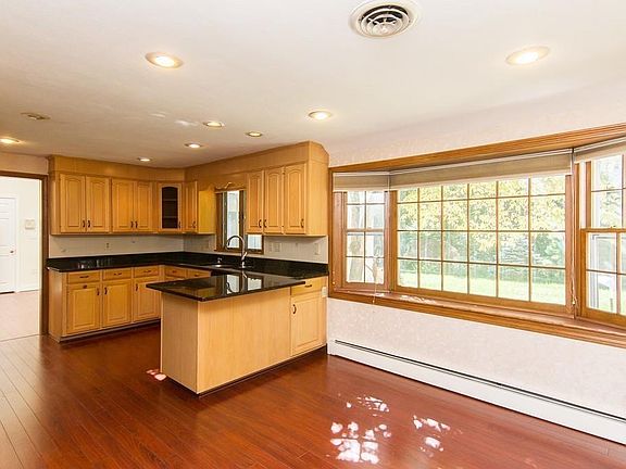 3rd image of 107 Blueberry Ln