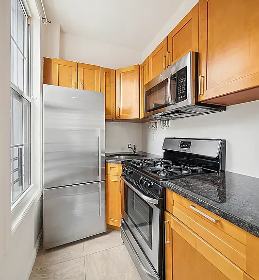 109 Moffat St #3F — Photo 5