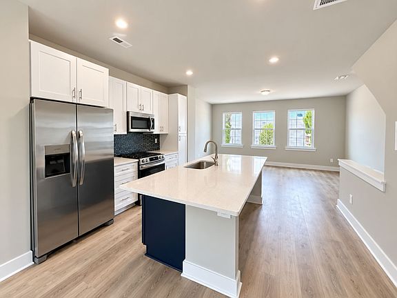 5th image of 5014 Central Ave