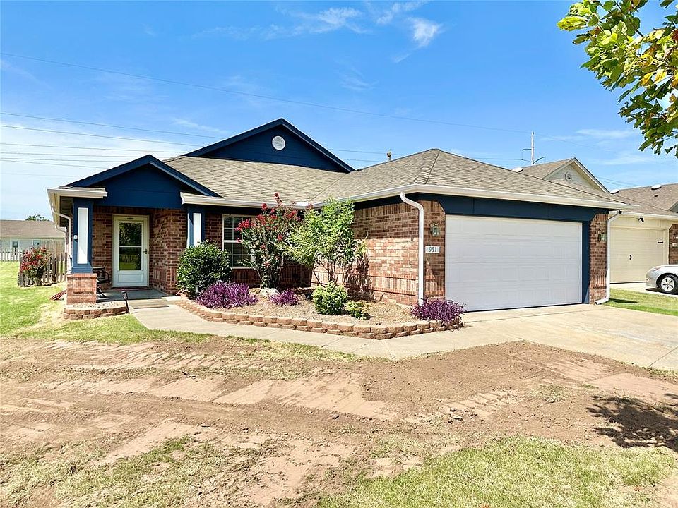 1st image of 951 SW 157th Cir