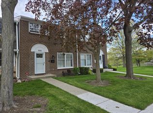 935 Banbury Ct, Schaumburg, IL 60194
