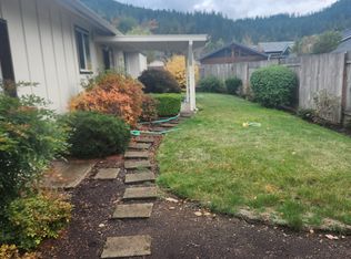 269 S 70th Pl, Springfield, OR 97478