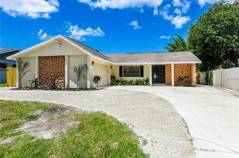 1st image of 2820 Teal Ave