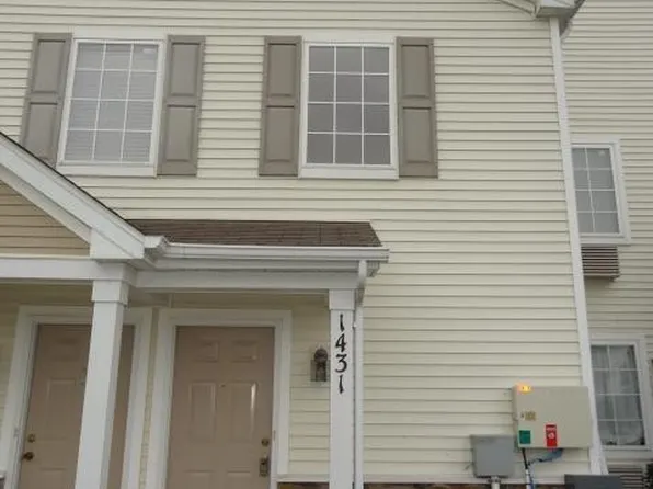1431 Silverstone Dr, Carpentersville, IL 60110
