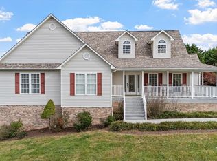 821 Island Ford Rd, Jacksboro, TN 37757