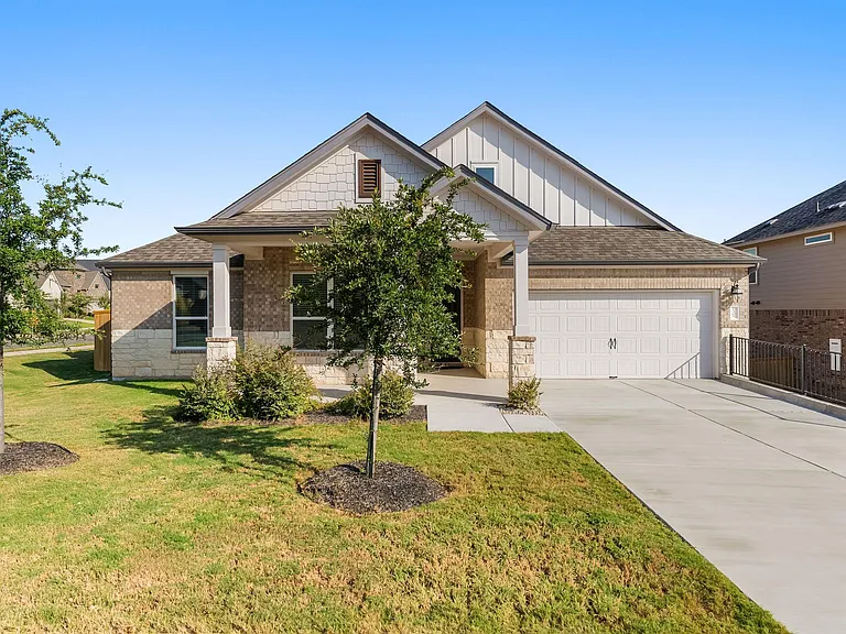 1301 White Daisy Ln — Photo 2