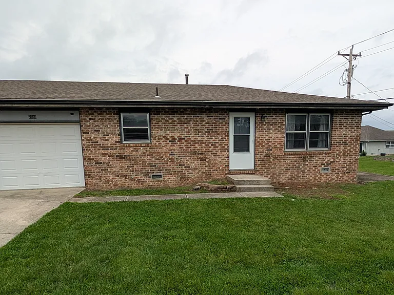 2933 W Roxbury St — Photo 1