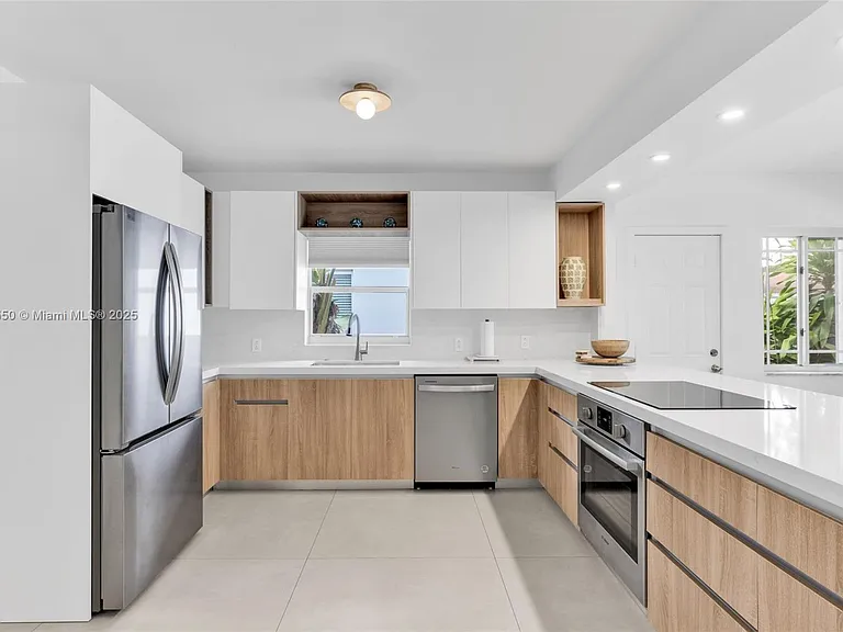 141 SW 23rd Rd — Photo 8