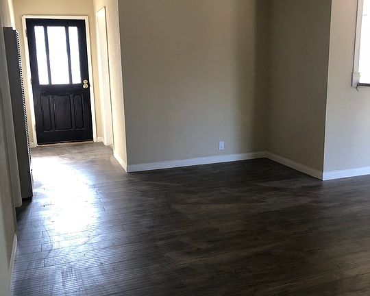 3rd image of 1705 S Sunset Ave