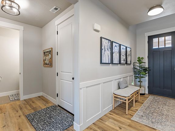 3rd image of 1271 E Marlberry Way