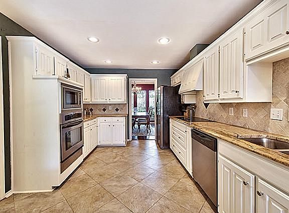 3rd image of 3609 Remington Cir