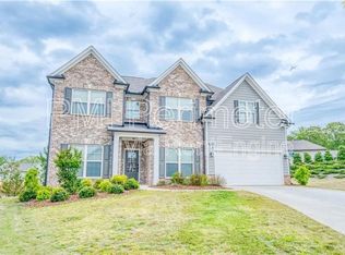 4040 Raccoon Ln, Cumming, GA 30028