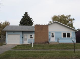 1102 24th Ave S, Grand Forks, ND 58201