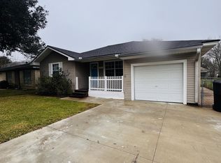 1211 S 15th St, Nederland, TX 77627
