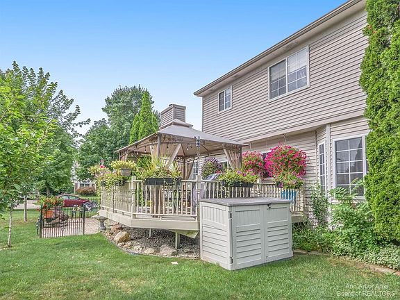4th image of 9829 Kent Ln