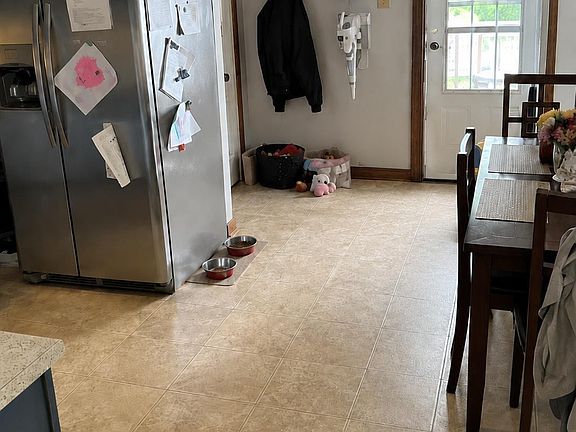 3rd image of 711 N Lemcke Ave