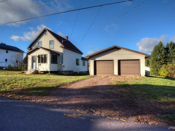 320 W Larch St, Ironwood, MI 49938
