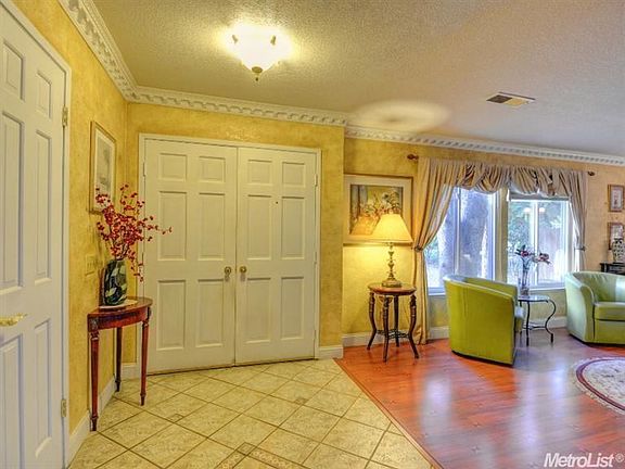 3rd image of 2853 Stephens Ln