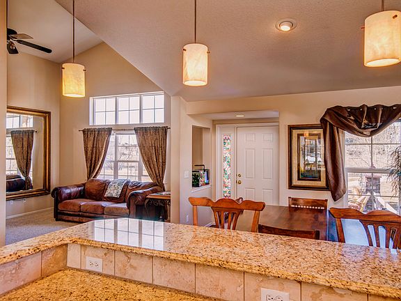 3rd image of 141 Bayside Cir