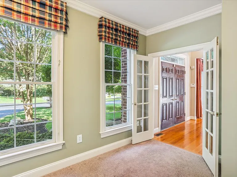 8931 Falls Farm Dr — Photo 9