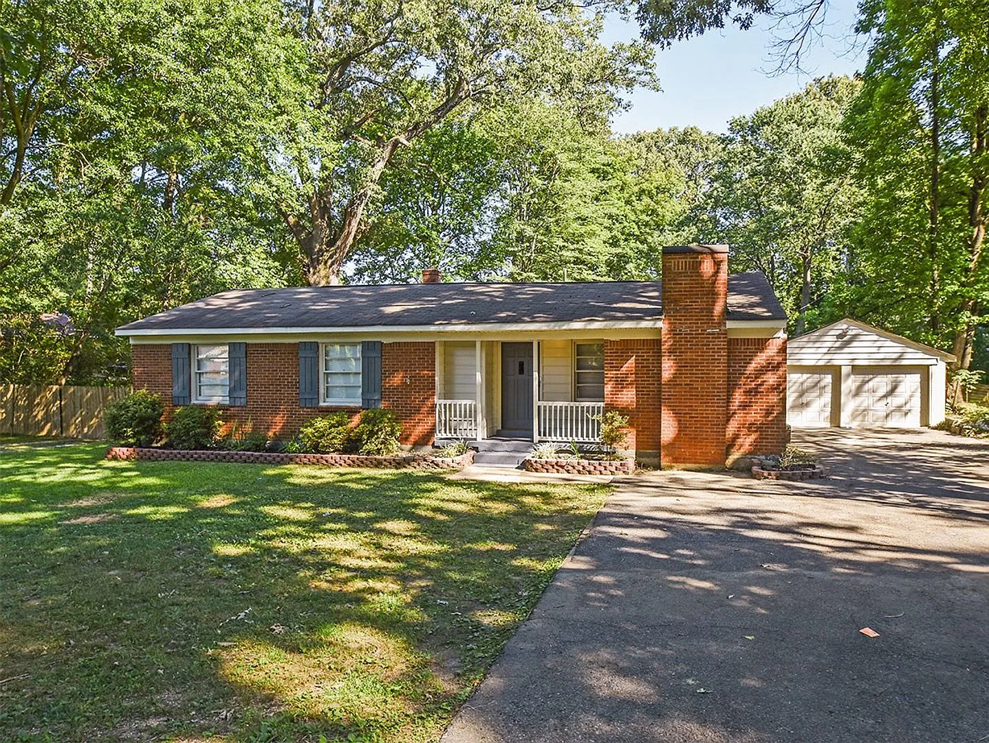 Updated 3 bed, 1.5 bath home with great curb appeal. — Photo 1