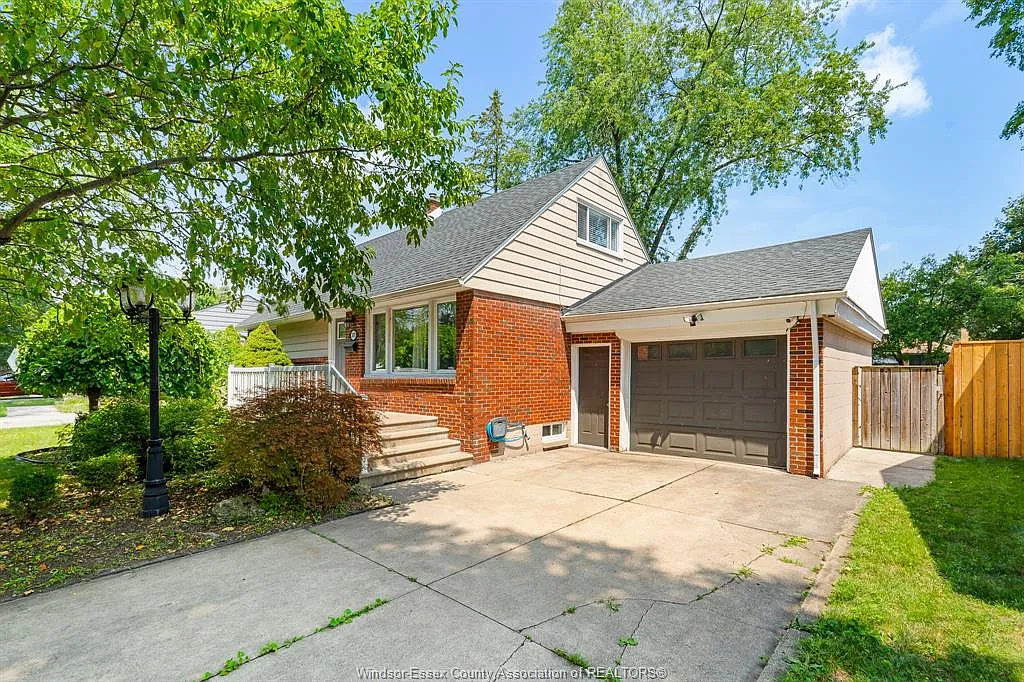 4 bed, $2,200 — Photo 1