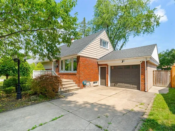 3070 Dandurand Ave, Windsor, ON N9E 2E6