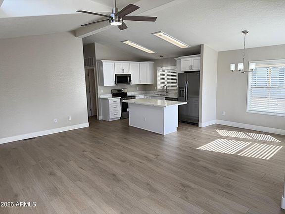 4th image of 848 E CLUBHOUSE Lane