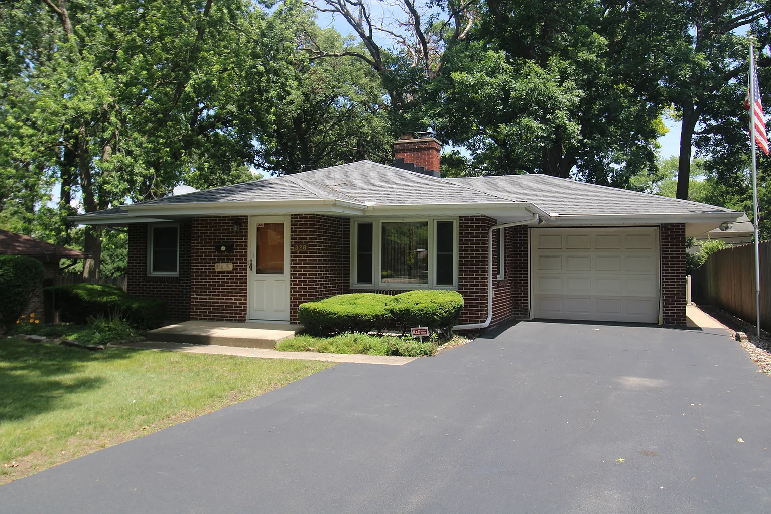 328 Dwight Ave photo 1