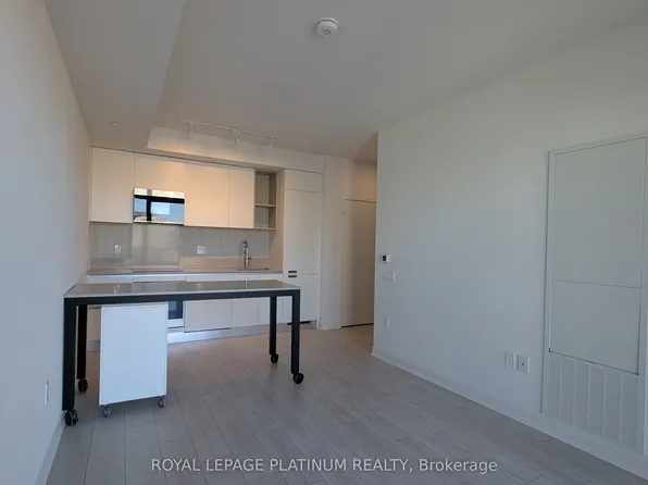 39 Mary St #806, Barrie, ON L4N 1S9