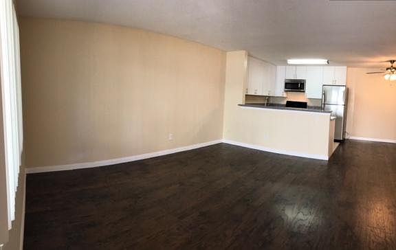 84-2 living room kitchen