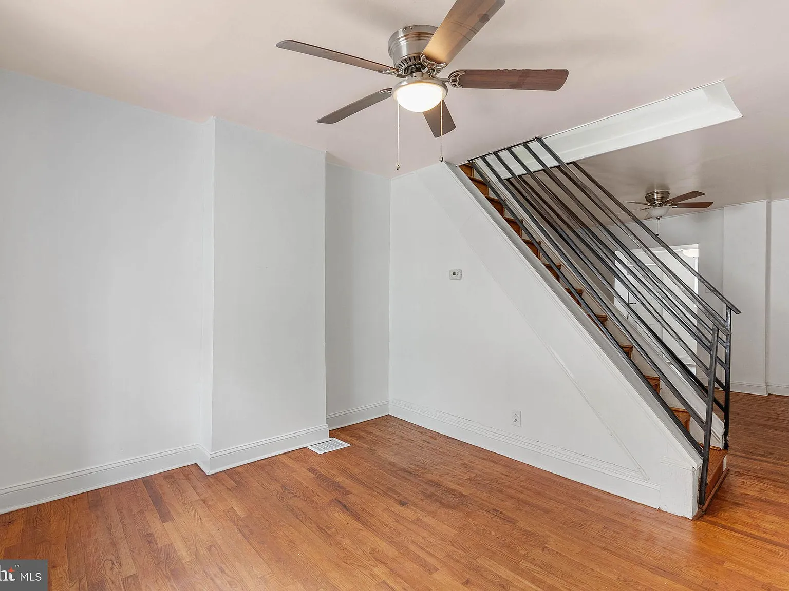 2 bed, 884 sqft, $2,000 — Photo 3