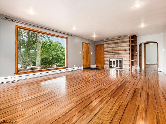 4th image of 850 Wildwood Cir