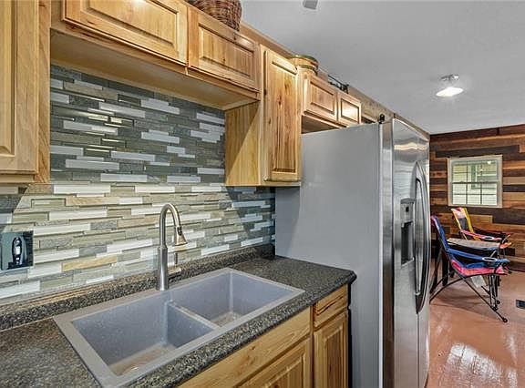 5th image of 3619 Wood Ave