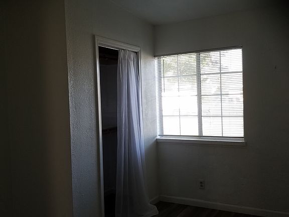 5th image of 125 Redondo Ave