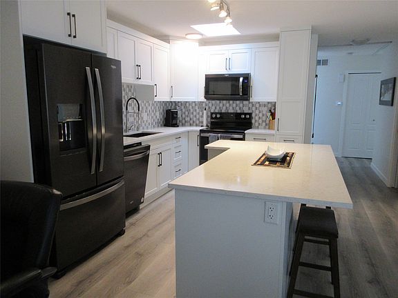 3rd image of 415 Commonwealth Rd Unit 3622