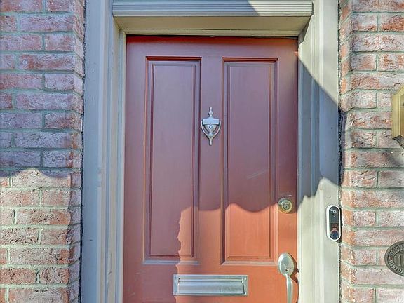 4th image of 815 W Gordon St