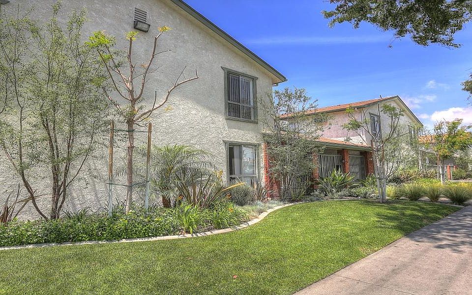 1st image of 16205 Woodruff Ave #4