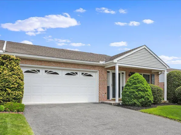 723 Fir Spring Dr, Waynesboro, PA 17268