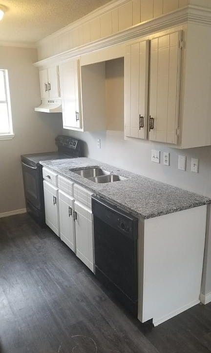 1st image of 608 Oakridge Cir
